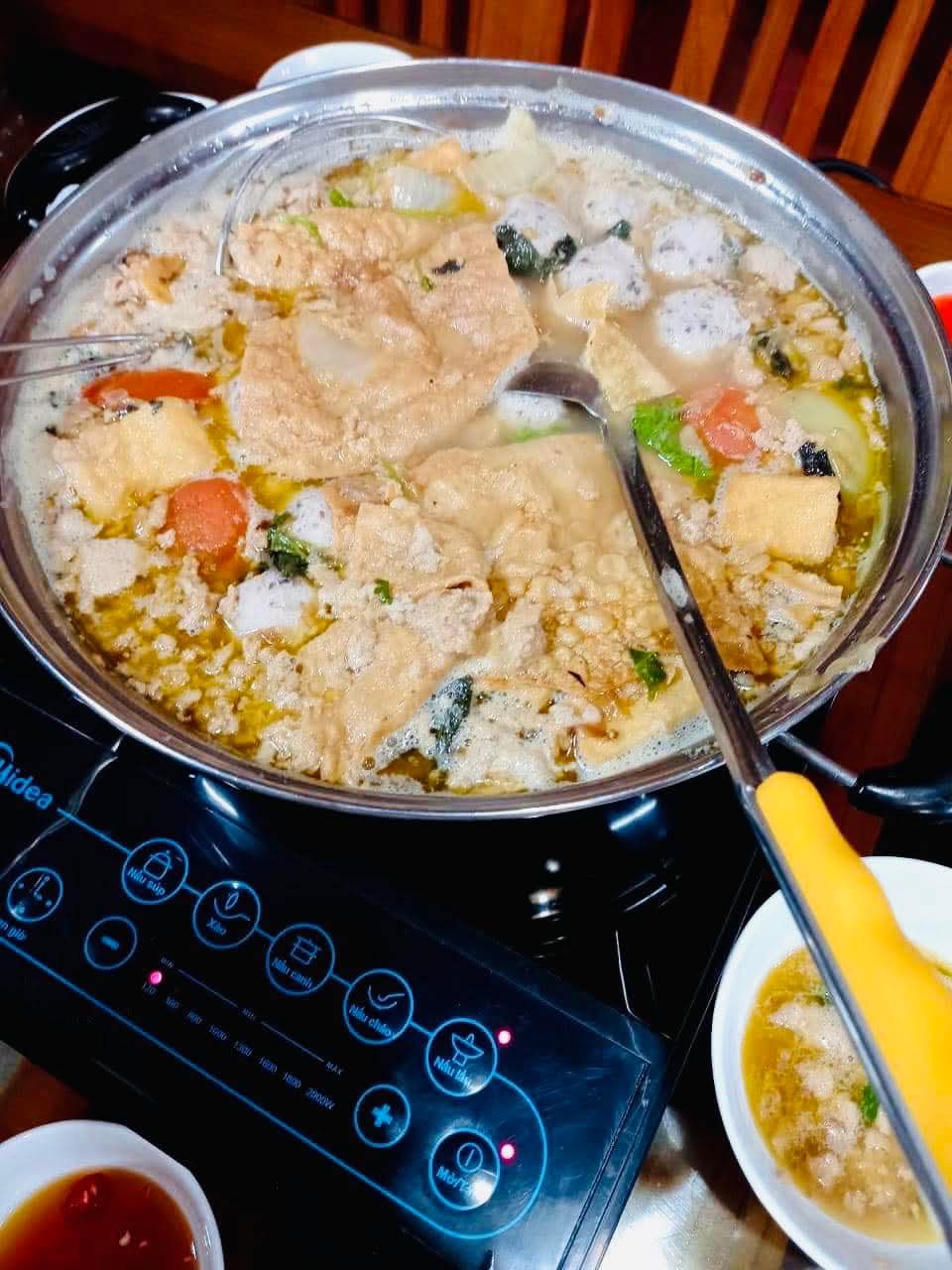 Lẩu cua đồng Bắc Bộ tại Ven Sông Quán